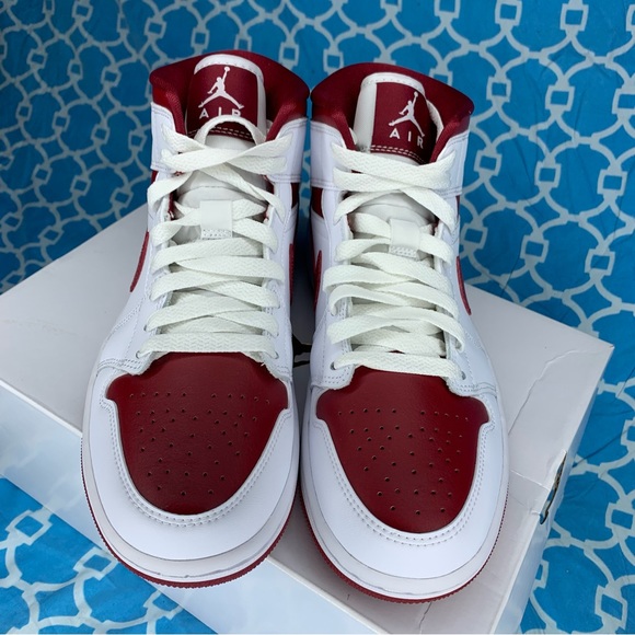 Nike Women’s size 7.5 Air Jordan 1 Mid white pomegranate red sneakers wmns high - Picture 3 of 6